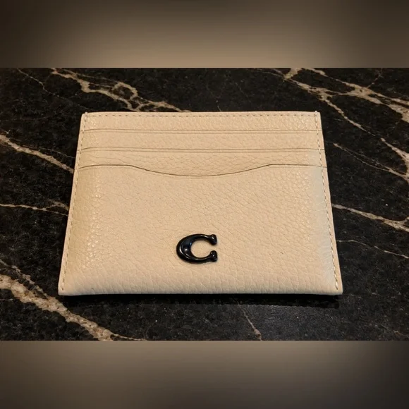 Coach Pebbled Leather Card Case Holder in Cream with Black 'C' Logo NWOT - Picture 1 of 12